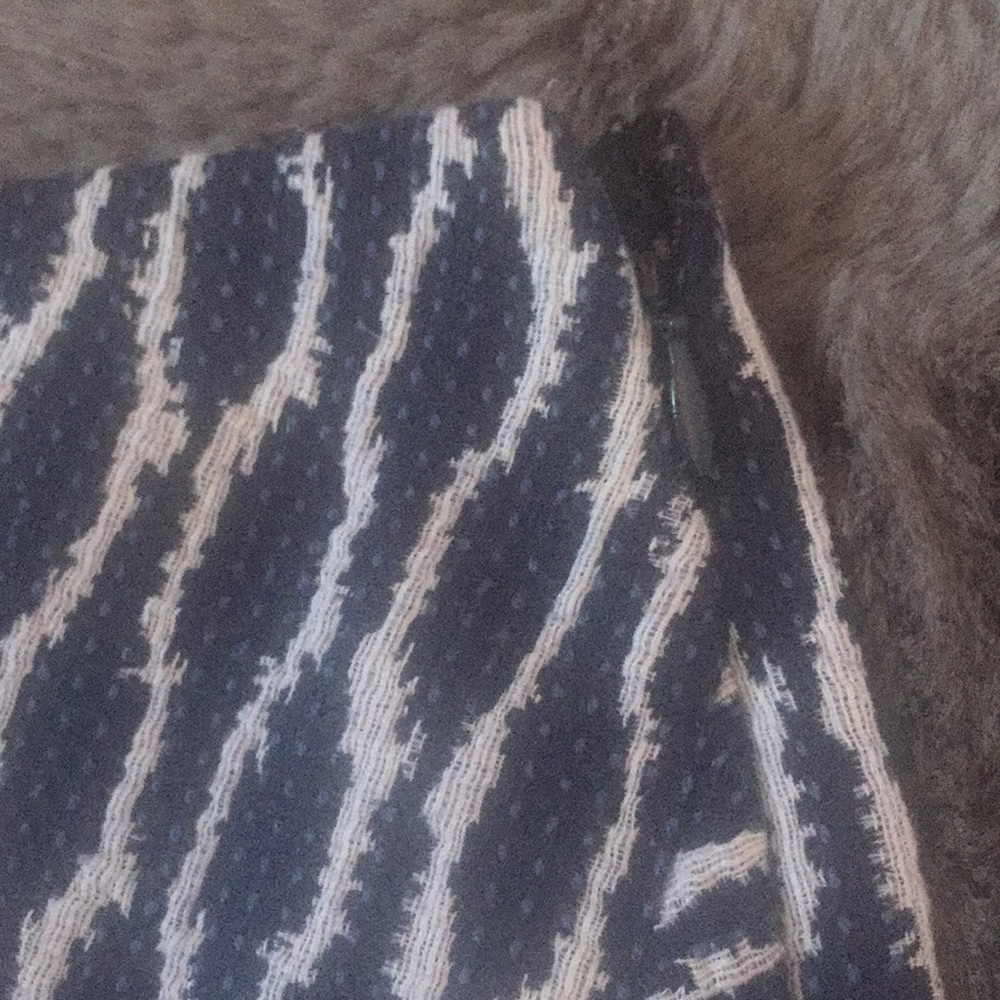 ⭐️ Firm Price ⭐️ NWOT Envelope Ikat Loft white/blue patterned skirt - Picture 6 of 9